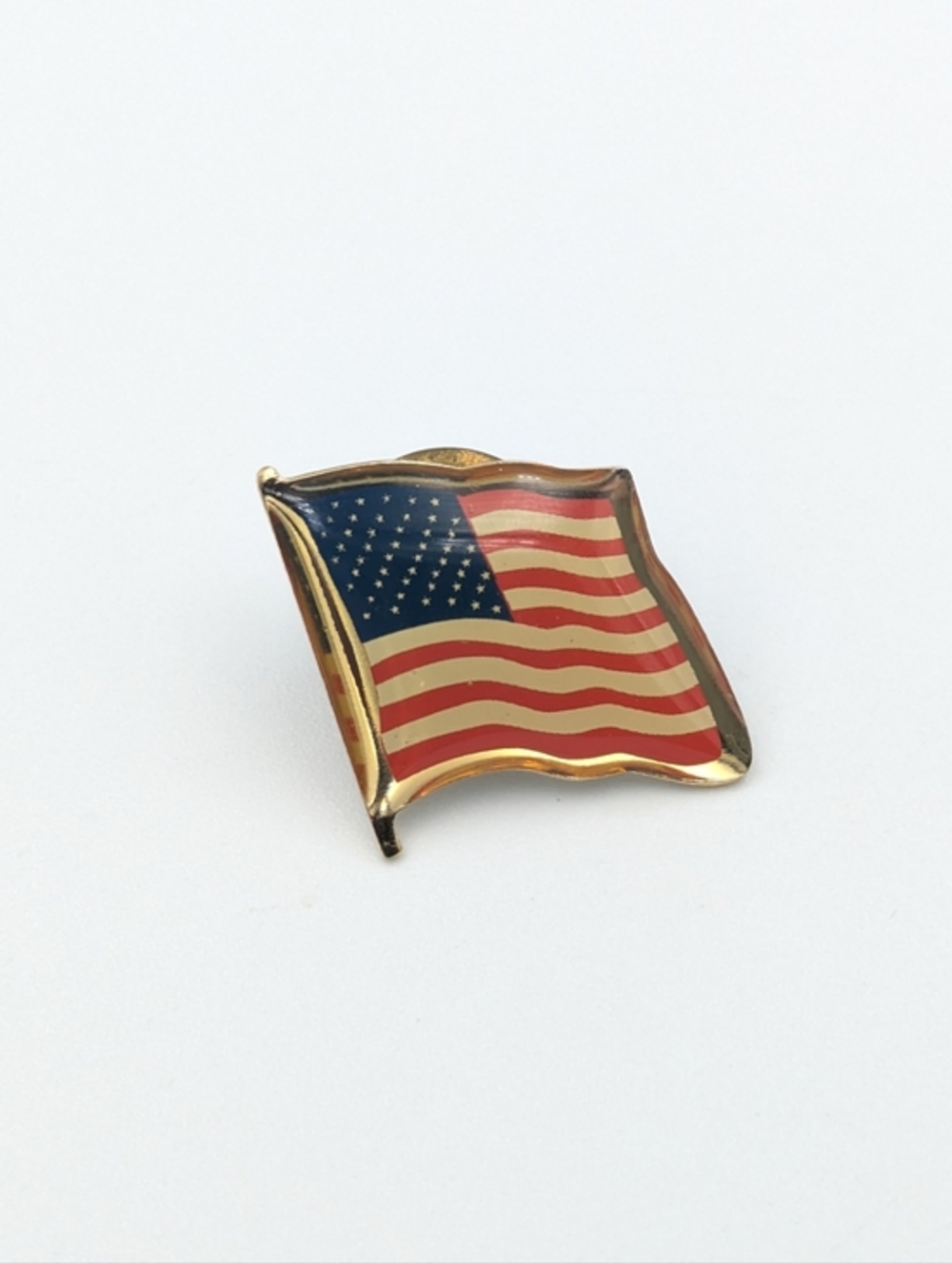 Vintage American USA flag lapel pin